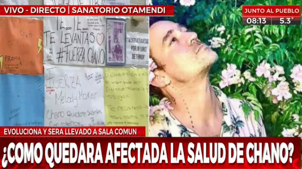 Los fans del músico dejaron un mensaje para Chano en la puerta del sanatorio Otamendi donde Chano está internado (Captura de Pantalla).