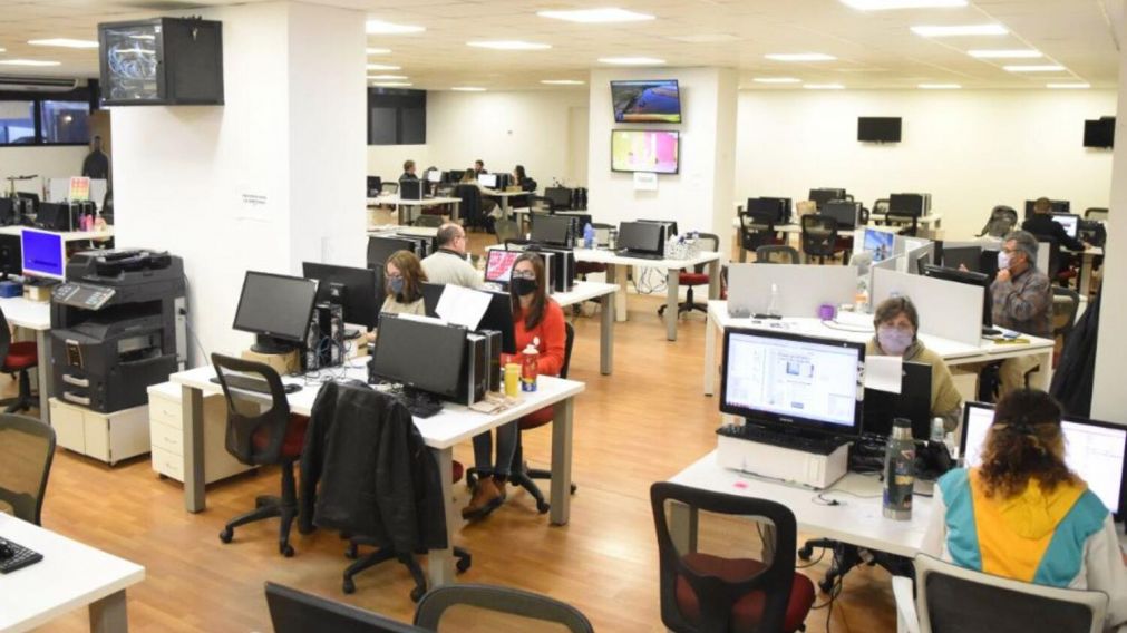La redacción de Crónica en tiempos de Covid (Pablo Villán/Crónica).
