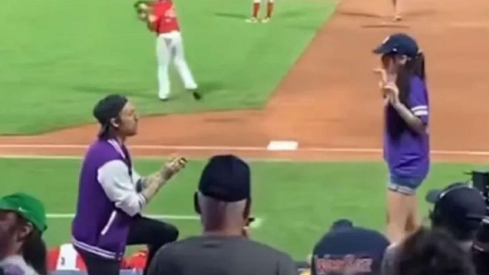 La propuesta fue viralizada en las redes y grabada por las cámaras de televisión.