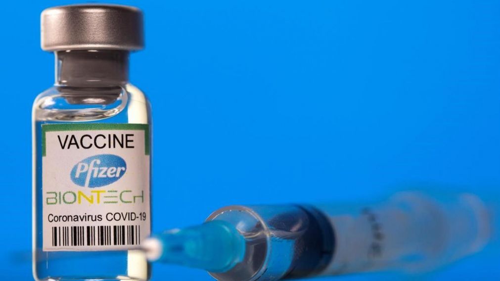 En Pfizer creen que sería necesario reforzar la aplicación de la vacuna.