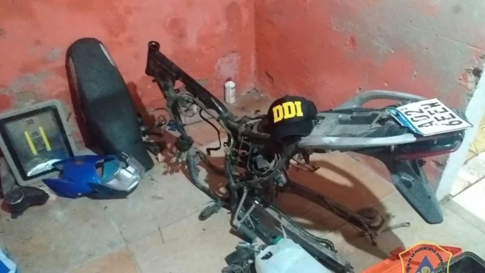 Parte las autopartes secuestradas en la casa del prófugo