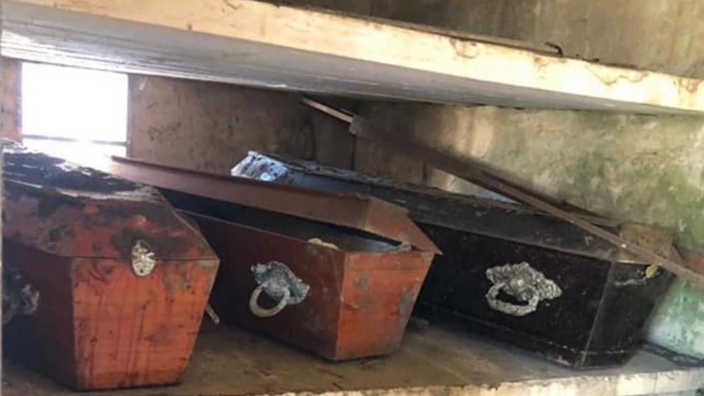 Así grafican el abandono del cementerio municipal de Chacabuco. (Gentileza: Chabuco Observa)