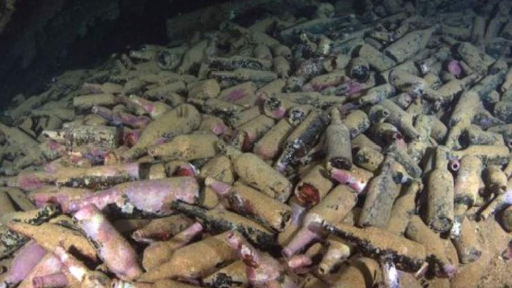 Increíble hallazgo: encontraron cientos de botellas de cervezas en un barco que se hundió hace 120 años (Foto BBC).