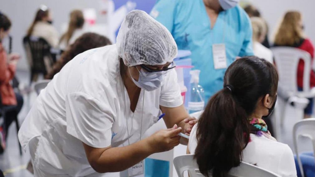 Desde diciembre de 2020 hasta el momento llegaron 41.833.930 vacunas contra el coronavirus. (Télam)