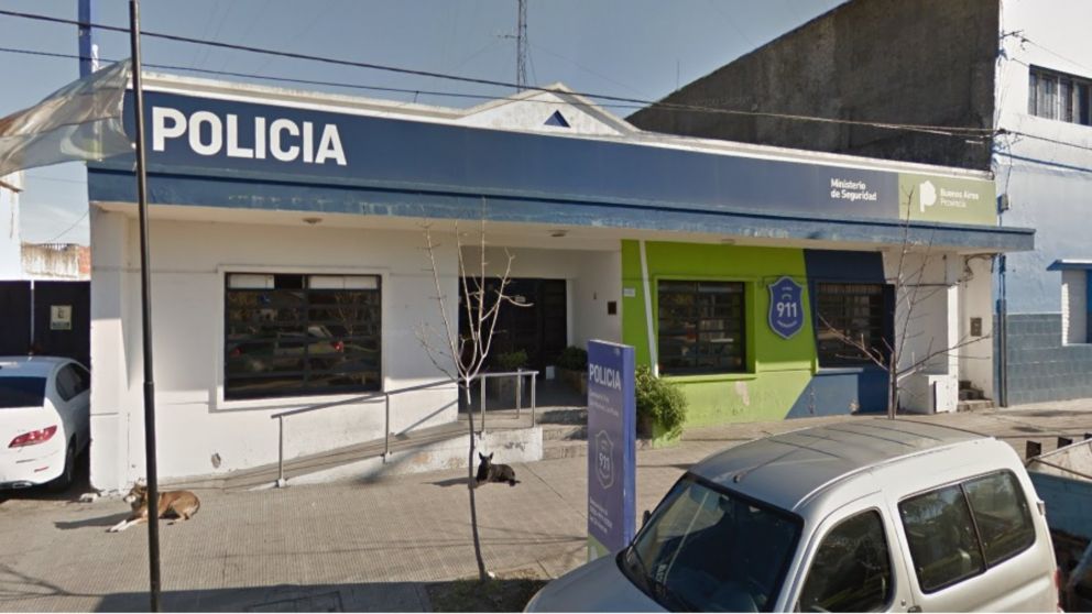 Los integrantes de la comisaría de Los Hornos se ocupan de investigar el misterioso episodio.
