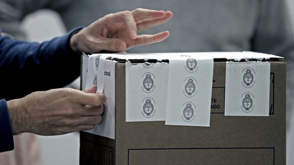 Las listas de candidatos y un dólar muy inquieto, las claves de la semana que comienza.