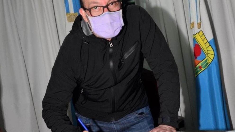 Luis Vivona encabeza la lista de senadores del Frente de Todos.