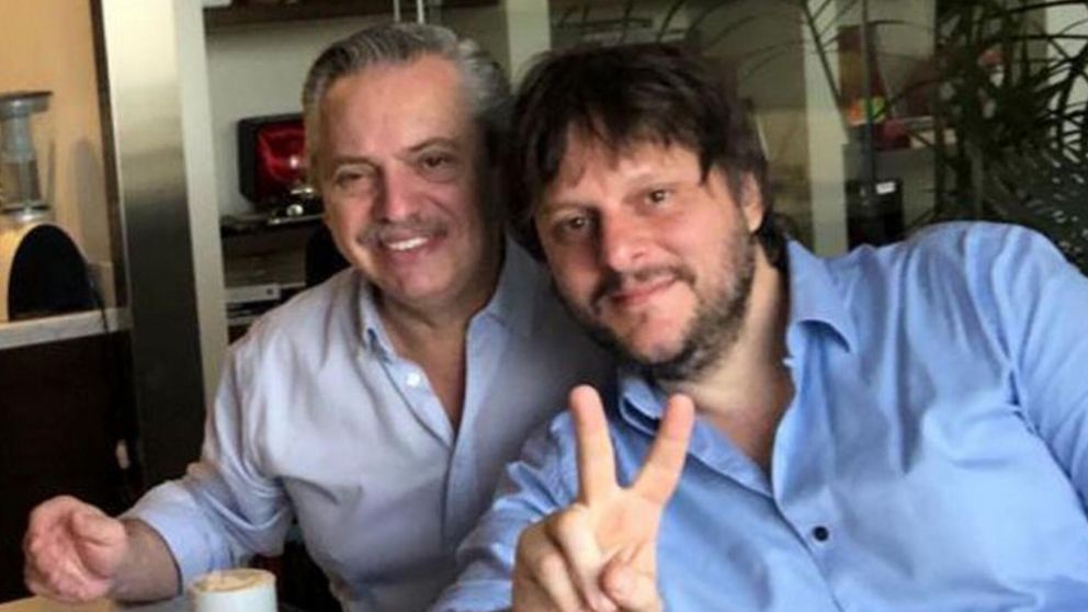 Leandro Santoro junto con el presidente Alberto Fernández.