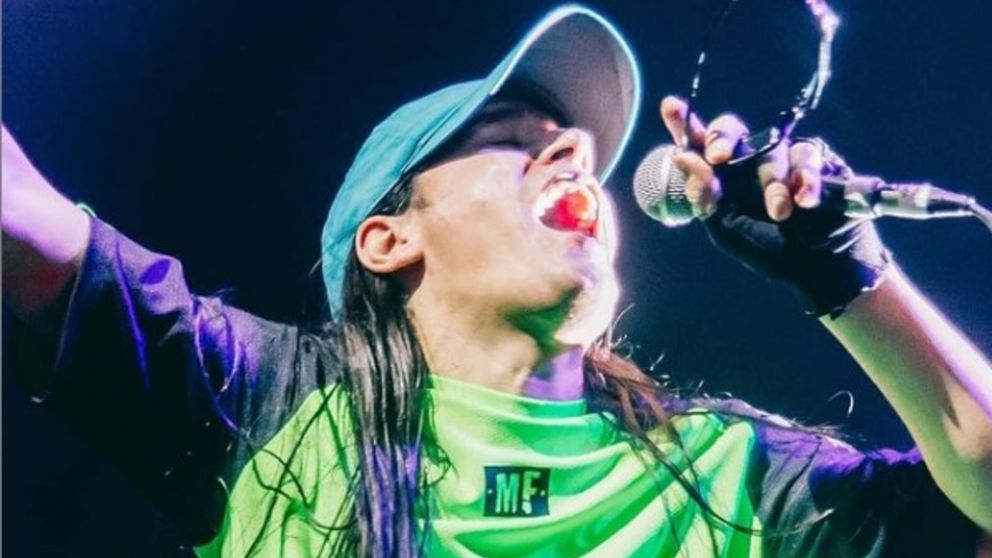 Hern�n Coronel, el cantante de Mala Fama, en uno de sus shows.