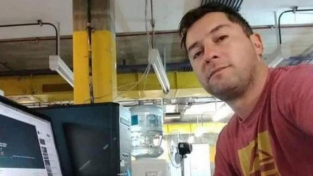 Emiliano Mart�n Etchegoyen, de 40 a�os, era empleado en la Biblioteca Nacional Mariano Moreno.