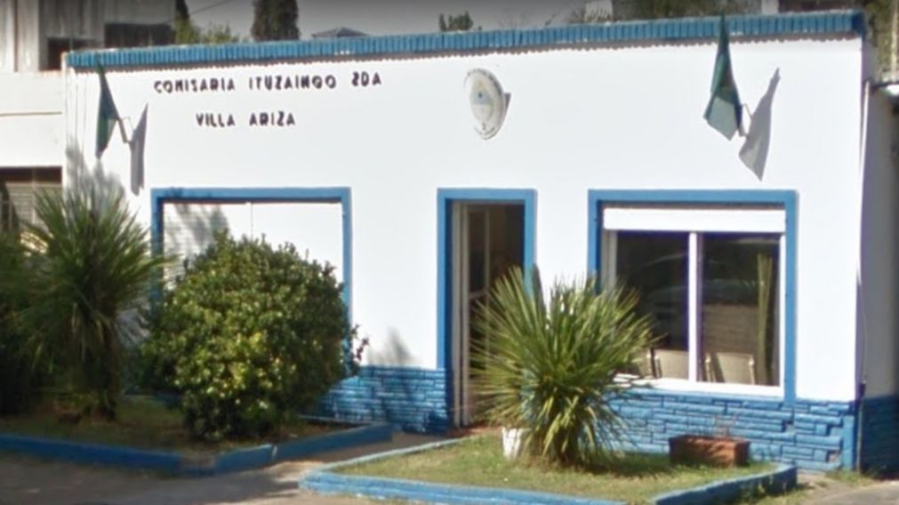 El policía baleado se desempeña en esta comisaría, en la localidad bonaerense de Villa Ariza.