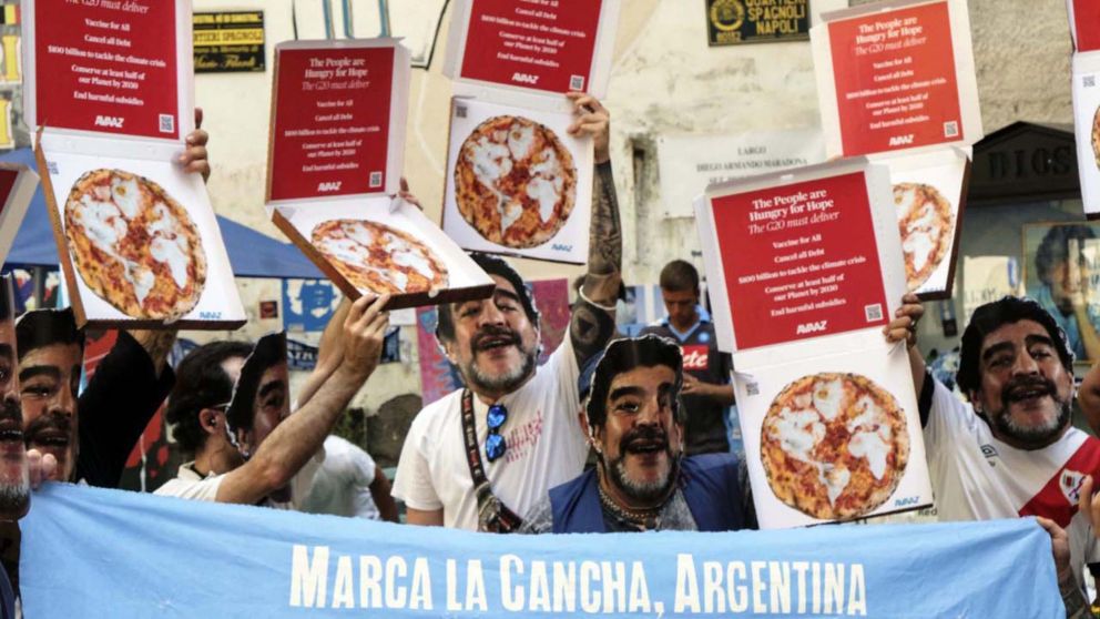 Con máscaras de Maradona, activistas marcharon para que naciones ricas paguen su deuda ecológica.