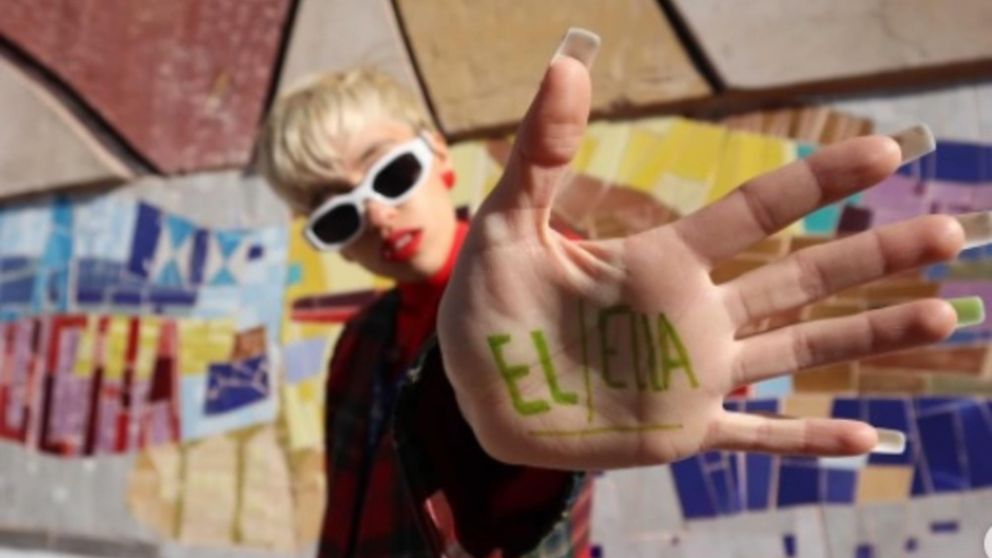 Este miércoles Alberto Fernández entregará los tres primeros DNI a personas no binarias (Instagram @laputamoda).