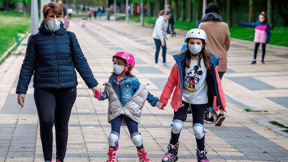 Para estas vacaciones de invierno será obligatorio salir a las actividades con barbijo puesto.