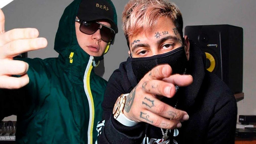 El productor musical y DJ Bizarrap junto con el trapero Duki.