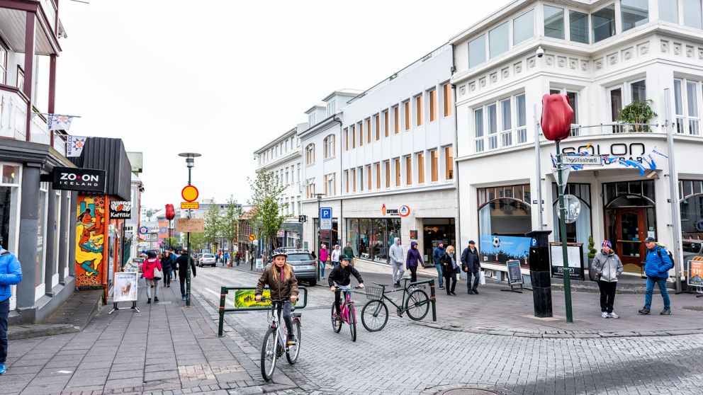 Su estrategia, como la definió el propio gobierno, "test, test y más test”, permitió que las actividades escolares y comerciales sigan abiertas sin exponer a sus habitantes al virus.