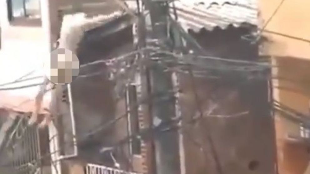 Salió por la ventana, se descolgó a través del techo y atravesó unas chapas de zinc para zafar del marido.