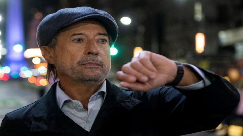 Guillermo Francella interpreta a un meteorólogo exitoso en la nueva película de Netflix.
