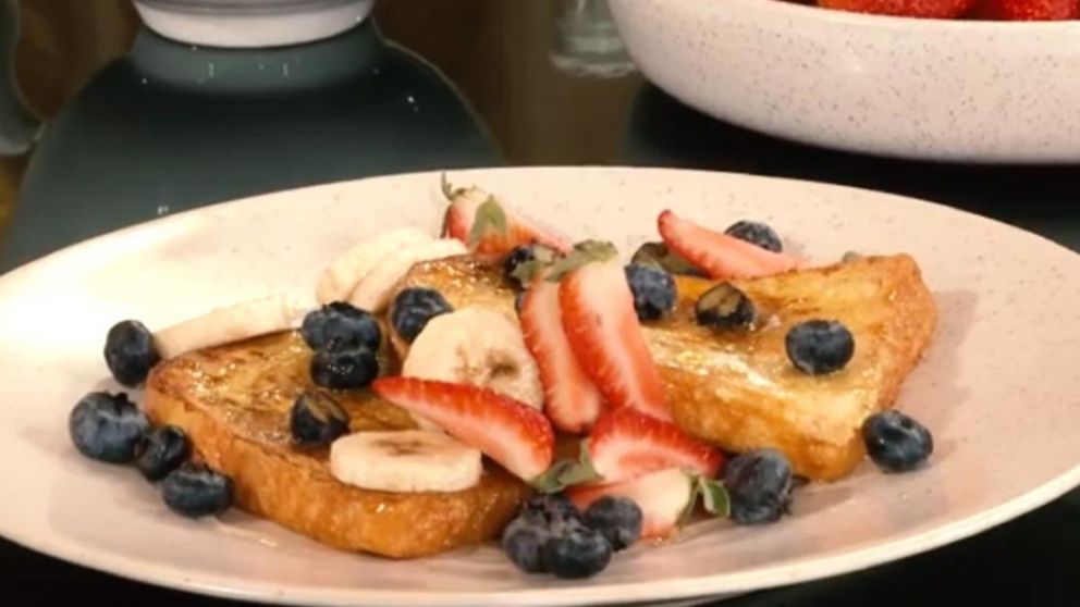 Una receta fácil que solo lleva pan, leche, huevos, y un poco de azúcar.