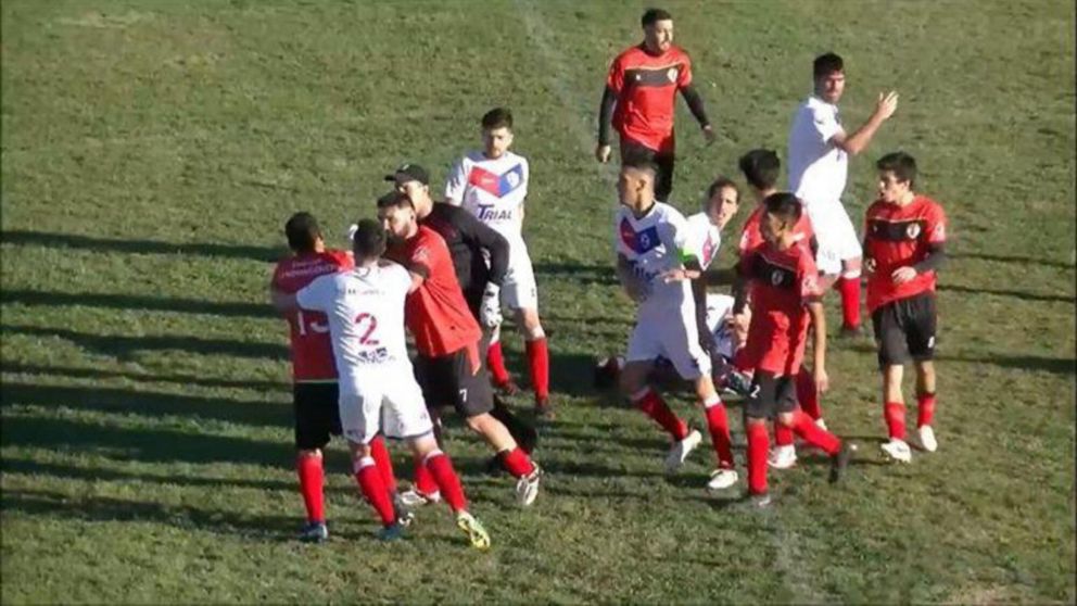 El episodio ocurrió en el marco del partido que enfrentó a Unión Alem y San Carlos de Allen por la reanudación de la Liga Confluencia.