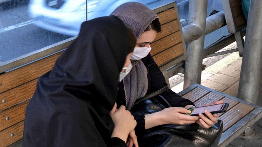 Irán aprobó hoy una inédita plataforma para encontrar parejas Hamdam.