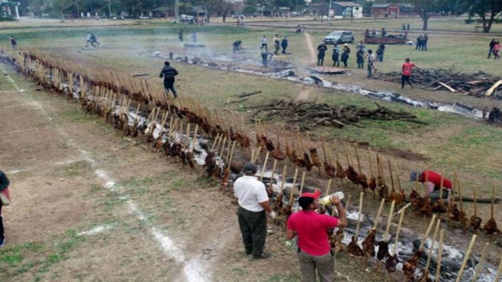 El asado para todo el puedo fue una idea del asesor legal del municipio (Gentileza: Diario Norte)(Gentileza: Diario Norte).