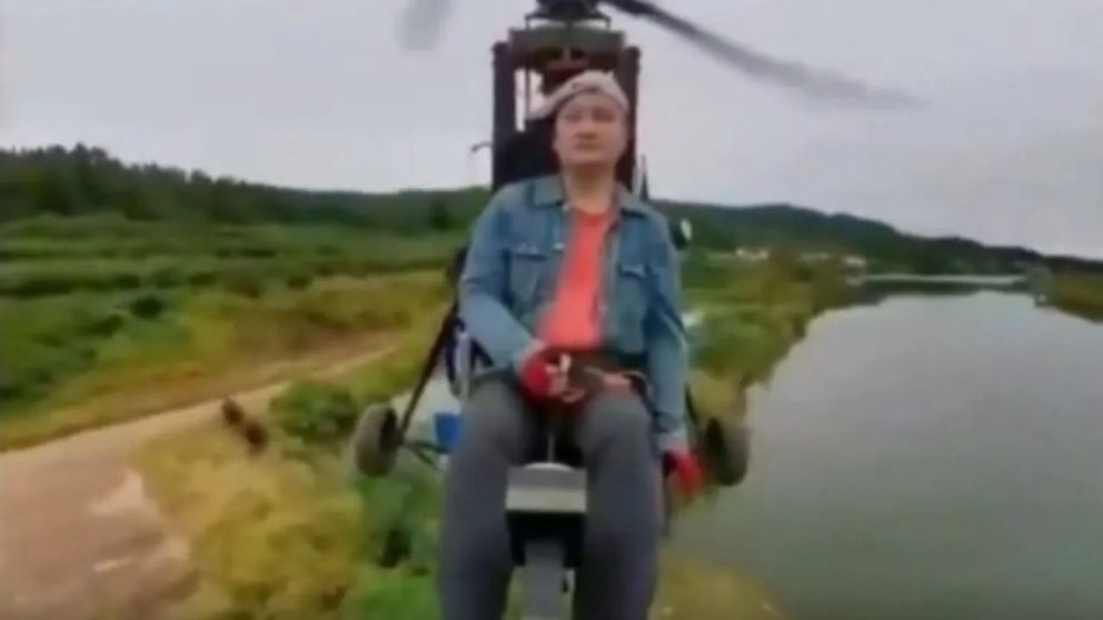 Tang Feiji filmó su propia muerte en vivo al caer de un helicóptero (Captura de video).