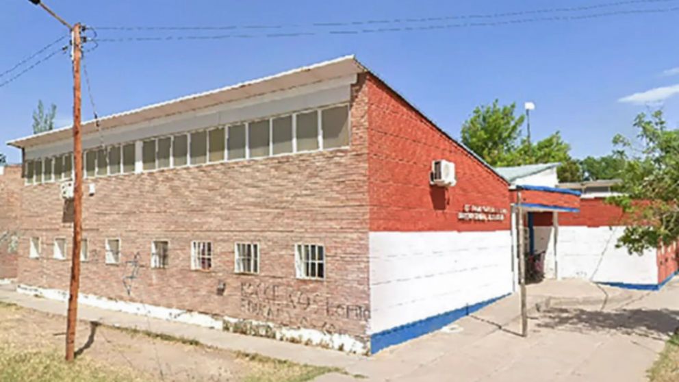 La escuela a la cual fue armada la nena de 14 años.