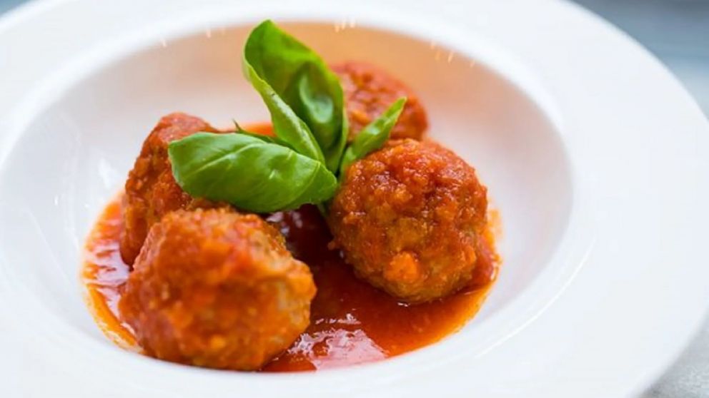 Polpete al estilo italiano: alb�ndigas jugosas en salsa de tomate casera, un cl�sico que nunca pasa de moda.