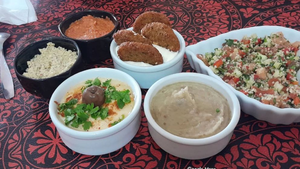 Sabores y aromas de Medio Oriente se lucen en cada plato, convirtiendo esta escapada en una experiencia gastronómica única.