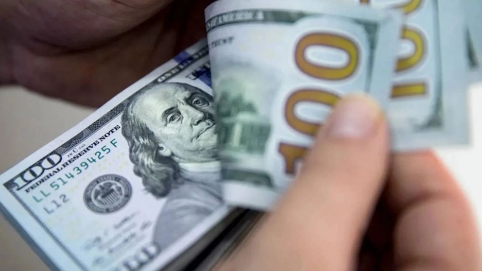 Dólar hoy: ¿A cuánto cotizan el oficial y el blue?