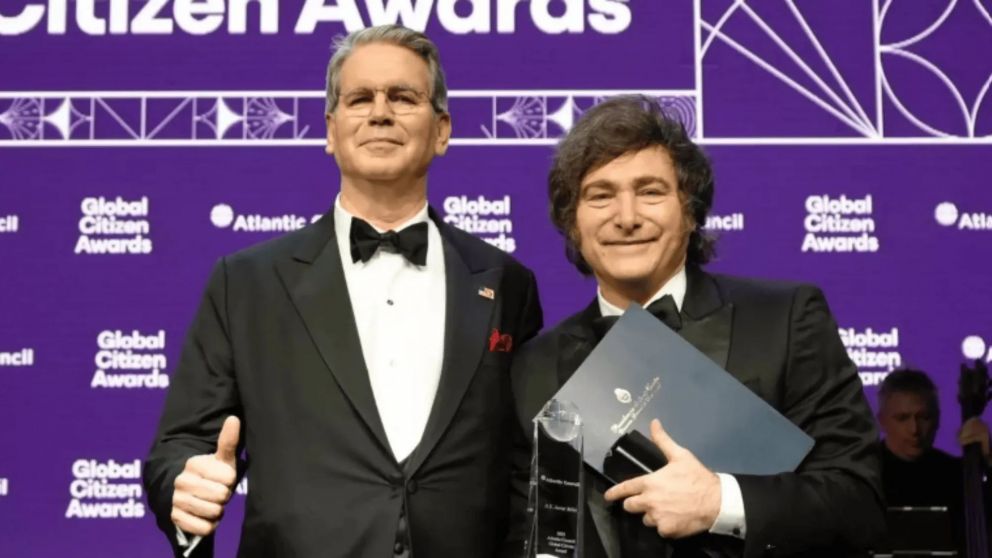 Scott Bessent y Javier Milei en los Global Citizen Awards 2025.