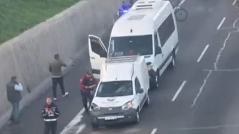 Como consecuencia del operativo de emergencia, se registraron demoras en el tránsito en la zona.