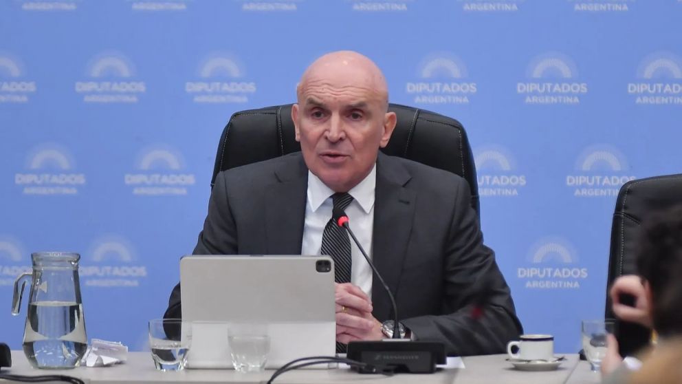 Para Espert, la historia "debe conocerse de manera equilibrada".