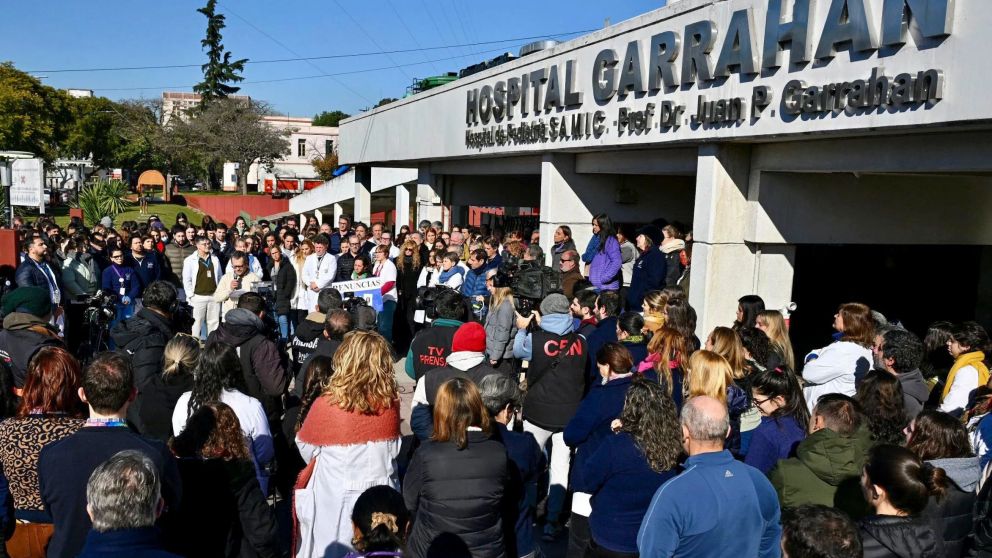 Trabajadores del Hospital Garrahan paran y marchan al Congreso en rechazo al veto a la Ley de Emergencia Pediátrica (Archivo).