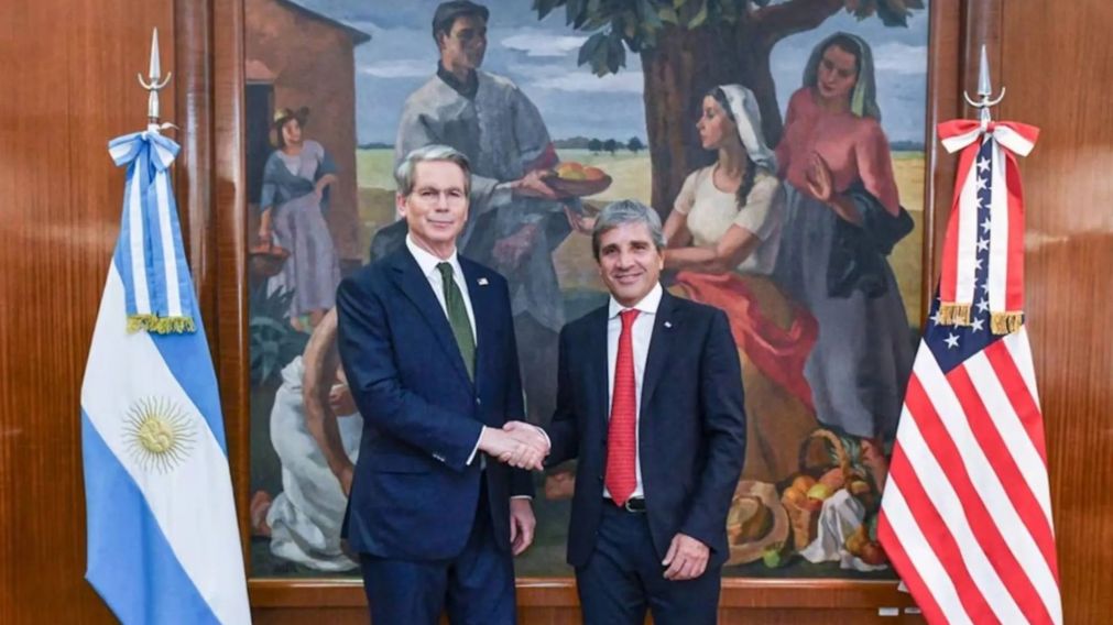 Luis Caputo viajará mañana a Washington para reunirse con el Tesoro