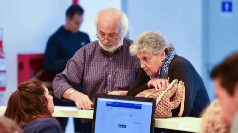Los préstamos para jubilados de ANSES ofrecen montos de hasta $50 millones, con cuotas fijas y descuento automático de los haberes (Imagen ilustrativa).