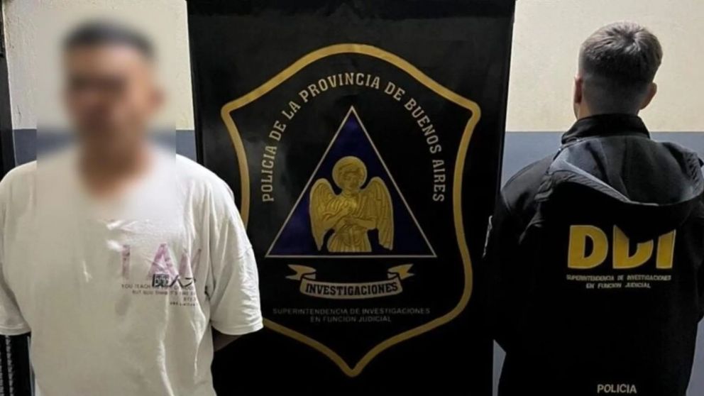 Este es uno de los individuos que resultó aprehendido por los investigadores policiales.