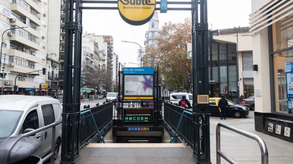 ¡Alerta Subte! Vuelve a extender su horario y el lunes cierra la estación Río de Janeiro por obras