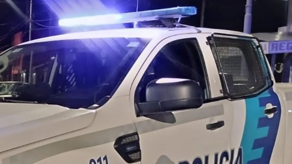 Los policías realizan diferentes procedimientos para dar con el paradero de los delincuentes prófugos.