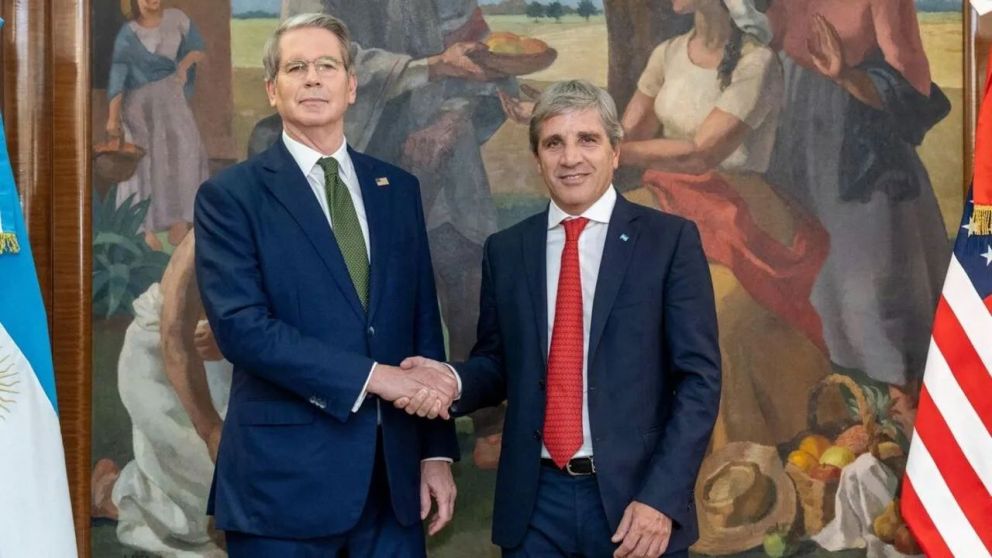 Luis Caputo se reunirá con Scott Bessent este sábado en Washington (Archivo).
