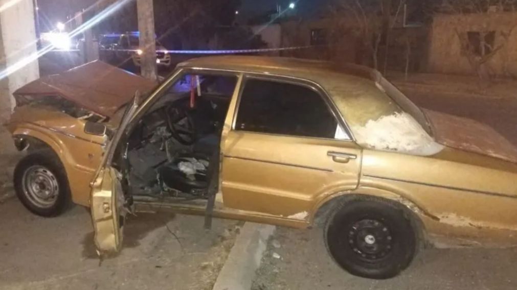 Uno de los autos que al chocar terminó con la vida del menor de ocho años.