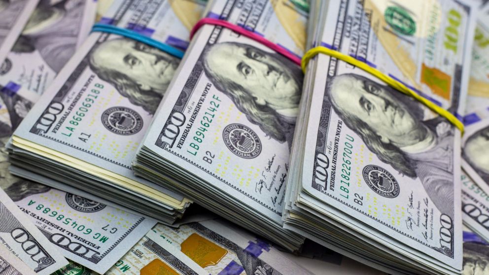 El objetivo de las restricciones es evitar que se agrande la brecha entre el dólar oficial y los que se compran con instrumentos financieros.