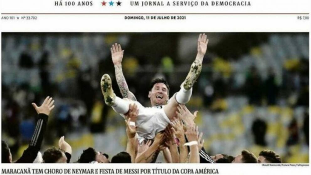 La tapa del diario Folha de San Pablo refleja que "el Maracaná tiene el llanto de Neymar y la fiesta de Messi por el título de la Copa América" (captura)