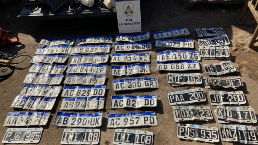 Estas son algunas de la patentes que fueron incautadas en los operativos.