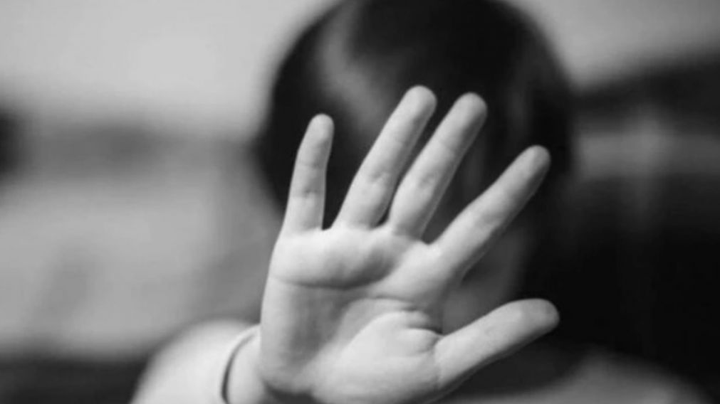 La menor de 14 años le contó a su mamá que fue abusada y radicaron la denuncia.