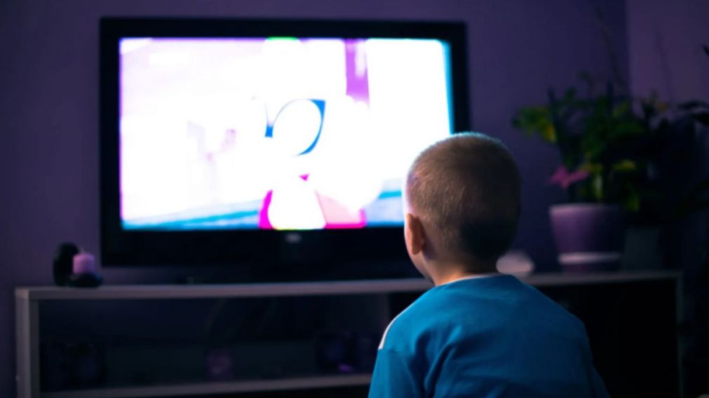 Un popular animé que se transmite por cable en un canal infantil generó un fuerte rechazo en las redes esta semana.