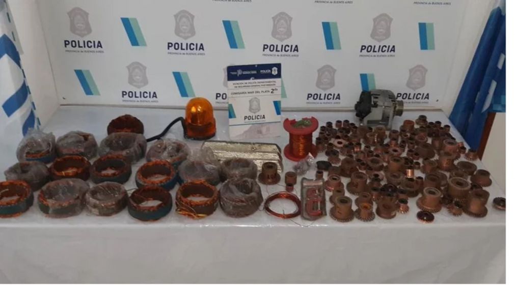 Parte de lo que robaron de la obra en construcción