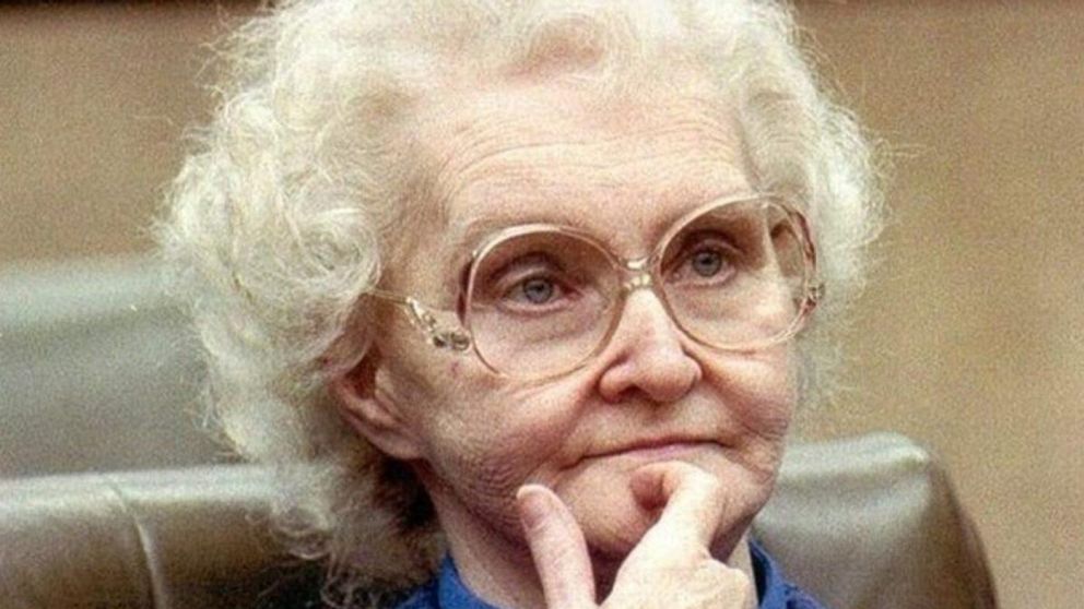Dorothea Puente le sacaba el dinero a los ancianos y los enterraba en su jardín (Archivo).
