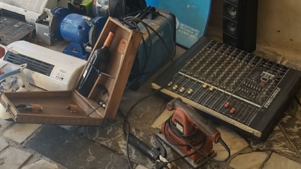 Estos son algunos de los objetos que fueron encontrados en el operativo.